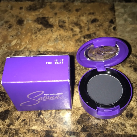 MAC X Selena Eyeshadow - Picture 4 of 5